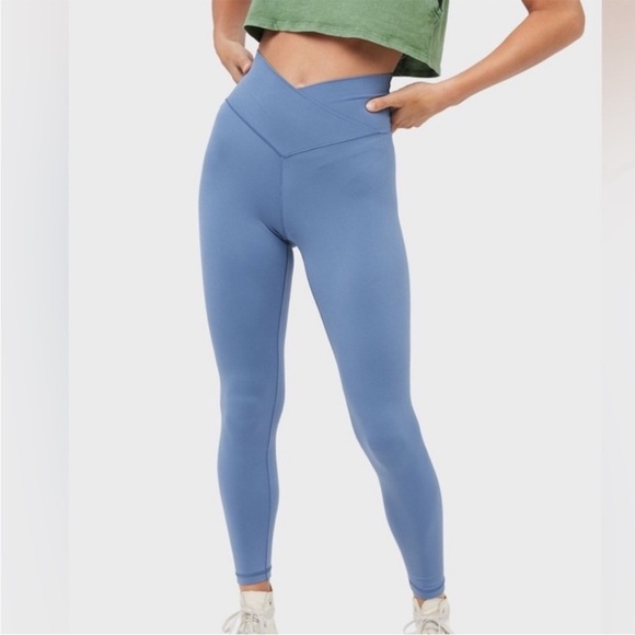AERIE Offline Real Me Cross Over 7/8 High Rise Leggings Sz Med - Picture 1 of 7